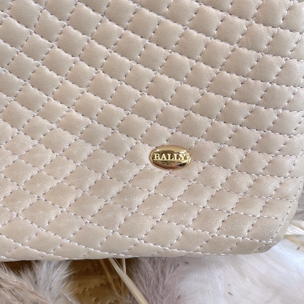 EUC Bally - Vintage Cream Diamond Quilted Leather Convertible Shoulder Purse‌‌ - Picture 3 of 11